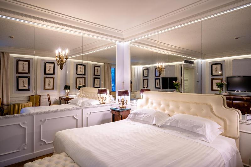 Classic Double Room image 4