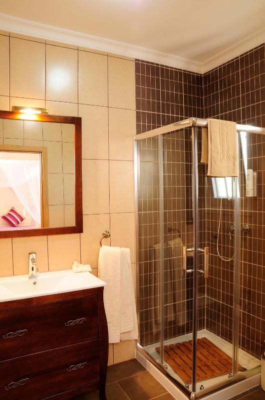 Double Room with Private Bathroom image 2