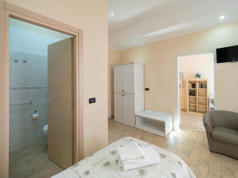 Room with Balcony, Private Bathroom and City View image 1