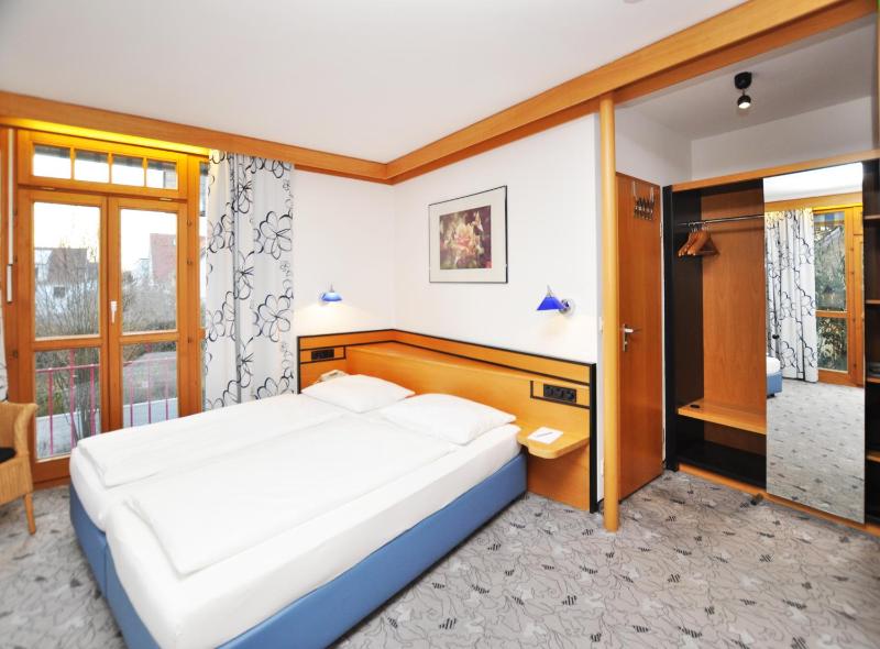 Double Room with Garden View image 3