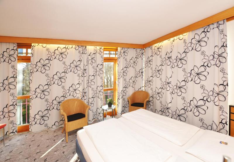Double Room with Garden View image 2