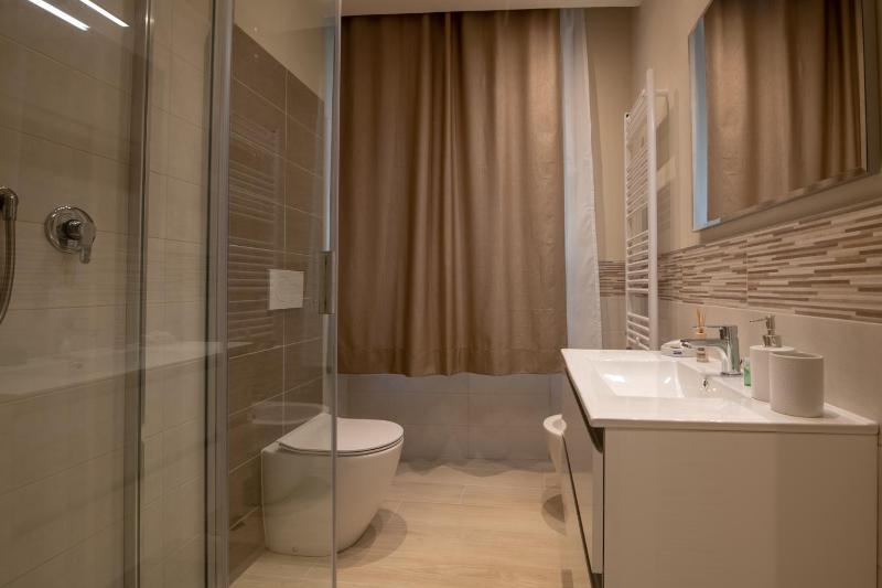 Triple Room with Private Bathroom image 3