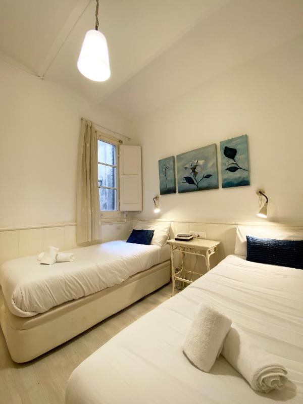 Stay U-nique Apartments Gaudi II - image 3