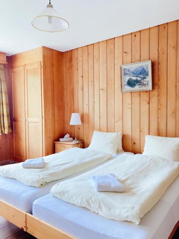 Double Room with Shared Bathroom image 2