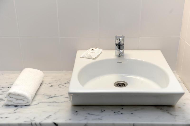 Double Room with Balcony image 2