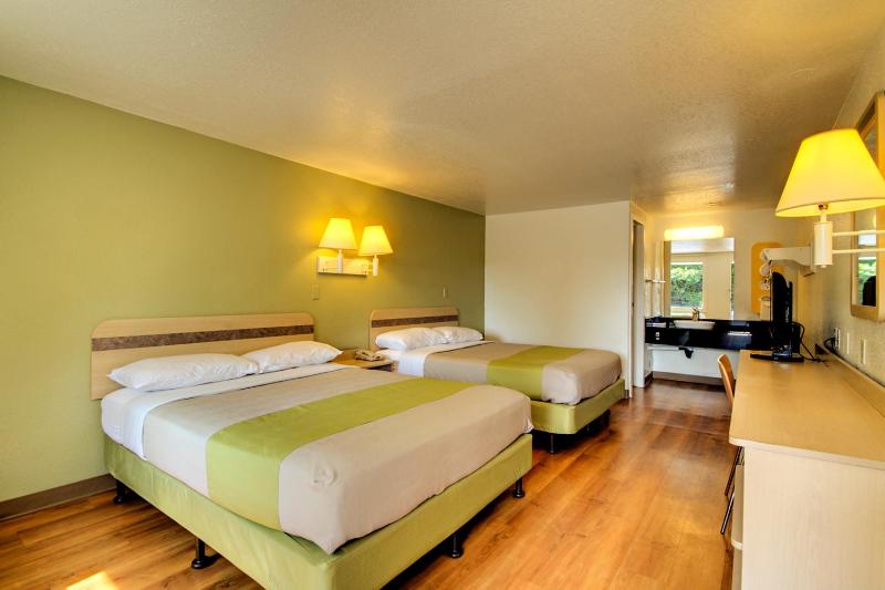 Double Room with Two Double Beds - Non-Smoking image 3