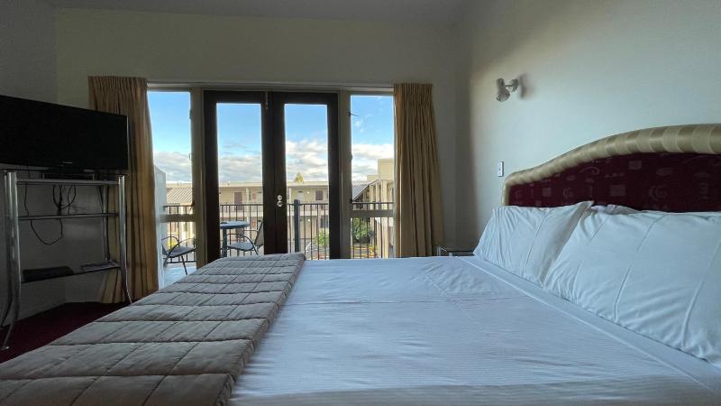 Chantillys Motor Lodge - image 39