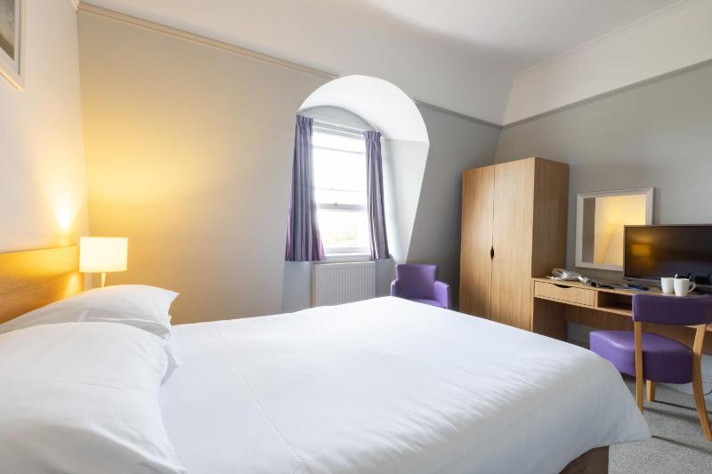 Standard Double Room image 3