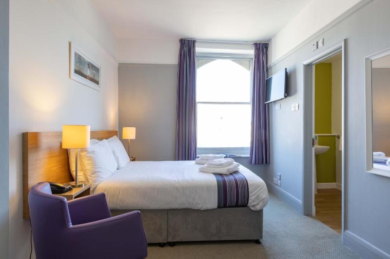 Double Room image 4