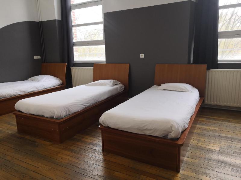 Triple Room with Bathroom image 1
