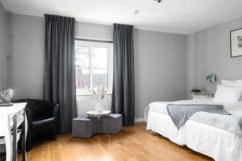 Standard Twin Room image 4