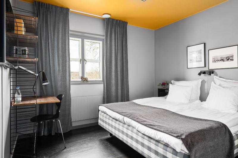 Small Double Room image 1