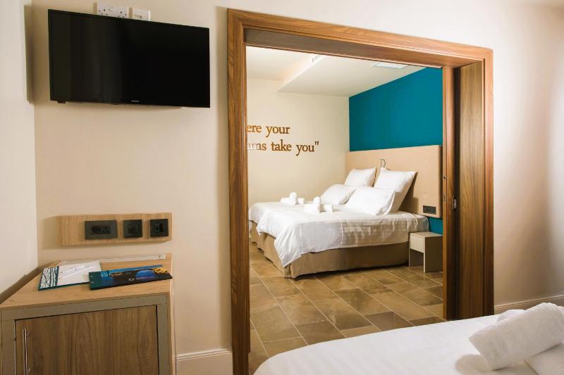 Superior Quadruple Room image 1