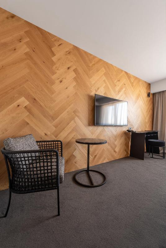 Deluxe Twin Room image 3