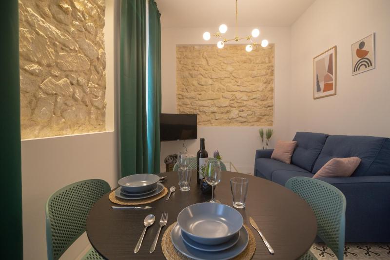 Apartamentos Teatro by Be Alicante - image 9