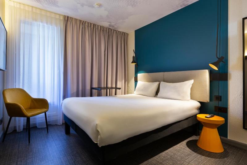 Standard Double Room image 3