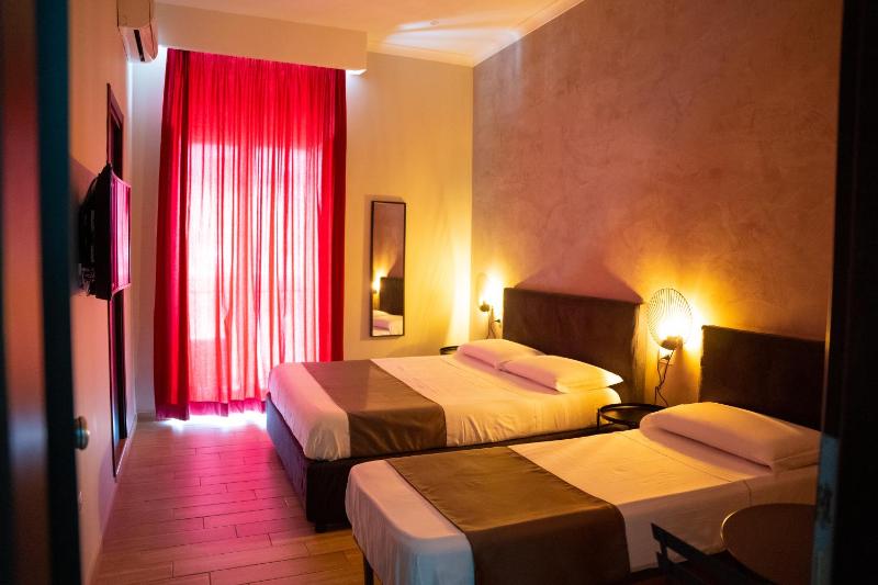 Standard Triple Room image 4