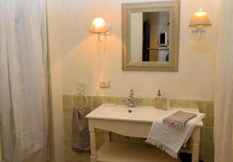 Deluxe Double or Twin Room image 4