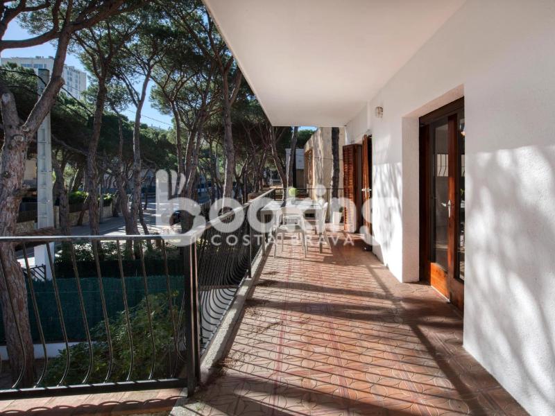 Mar bella Apartament a dos minuts de la platja amb wifi i parking per 6 persones - image 20
