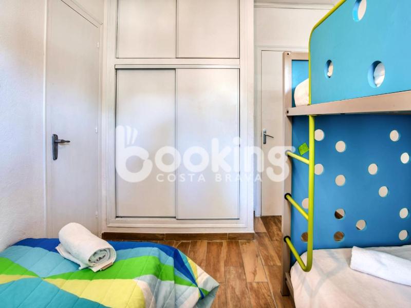 Mar bella Apartament a dos minuts de la platja amb wifi i parking per 6 persones - image 27