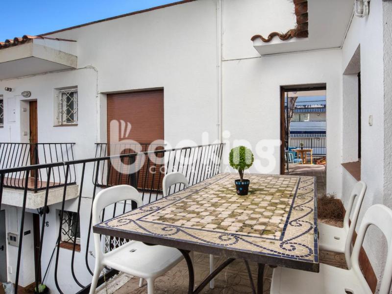 Mar bella Apartament a dos minuts de la platja amb wifi i parking per 6 persones - image 2