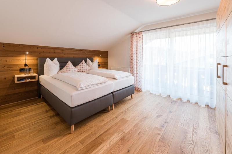 Superior Two-Bedroom Apartment with South Balcony image 3
