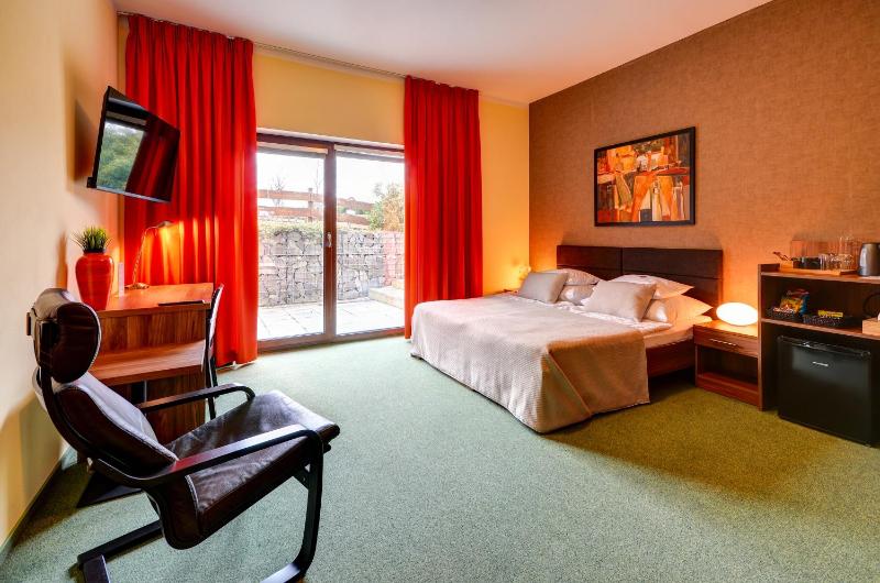 Double or Twin Room image 4