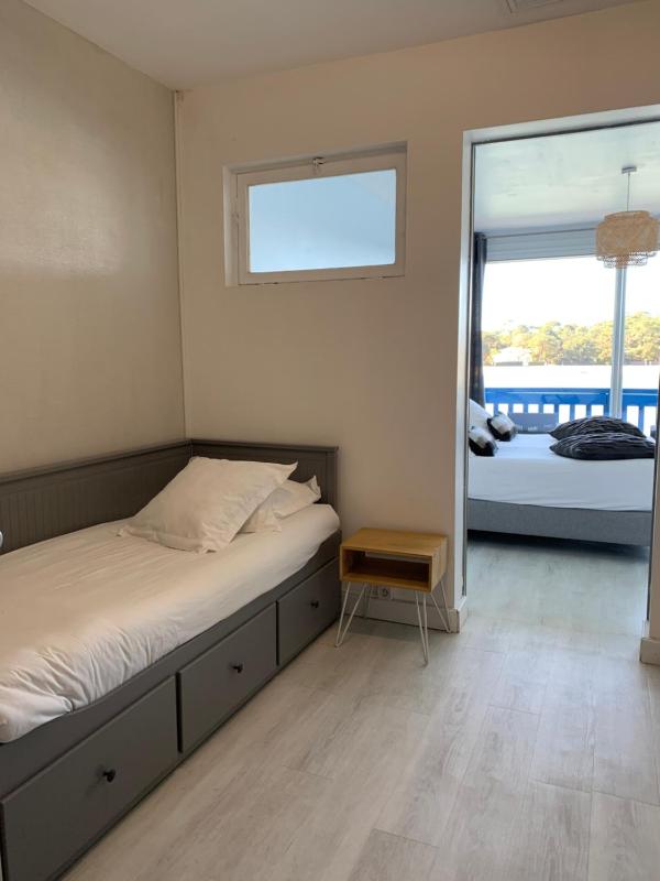 Superior Triple Room with Balcony and Lake View image 3