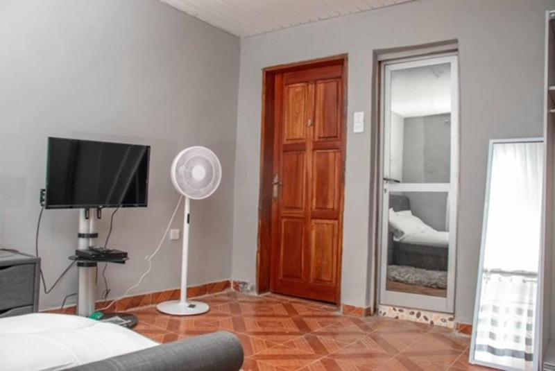 Full AirCon- 3Bed Villa- A c- WiFi- HotWater - image 5
