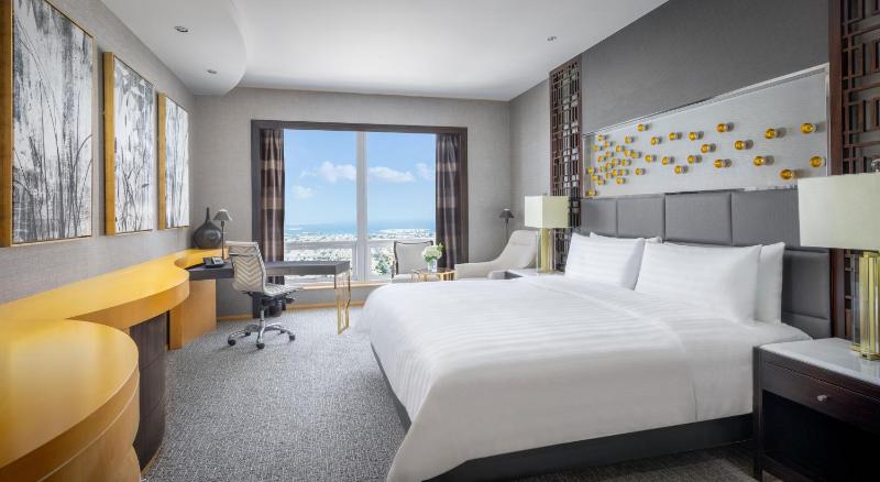 Horizon King Club Room - Lounge Access Including Afternoon Tea, All Day Soft Beverages, Evening Sundowners & Canapes  image 1