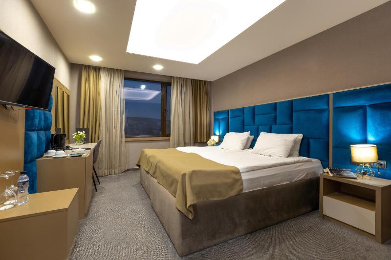 Executive Double Room with Free Parking image 1