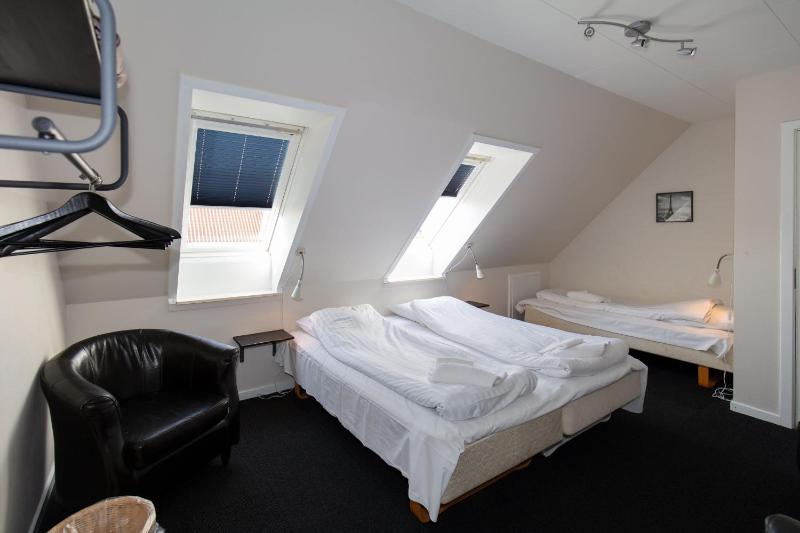 Triple Room with Shared Bathroom image 4