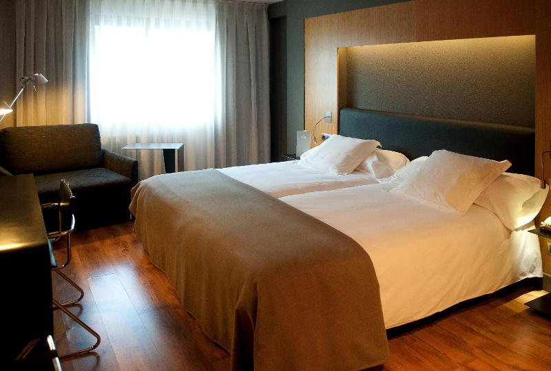 Double or Twin Room with Spa Access image 2