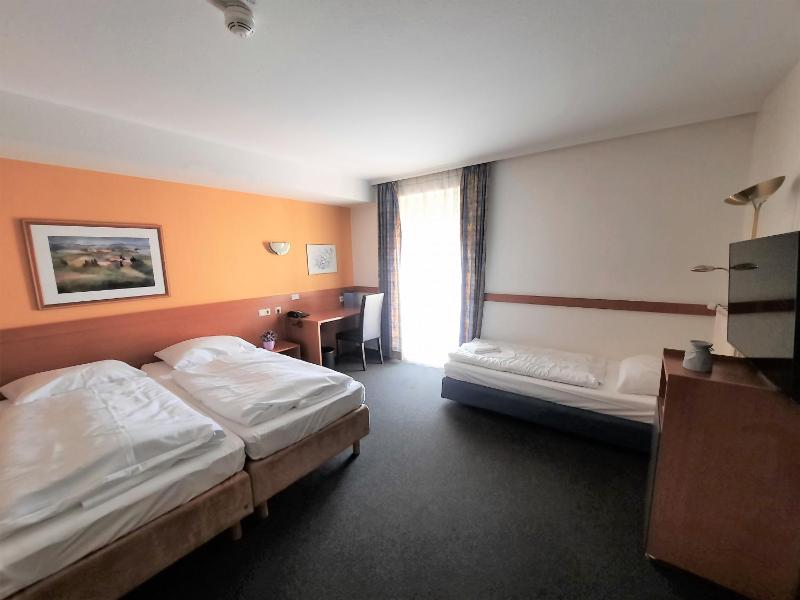 Triple Room image 4