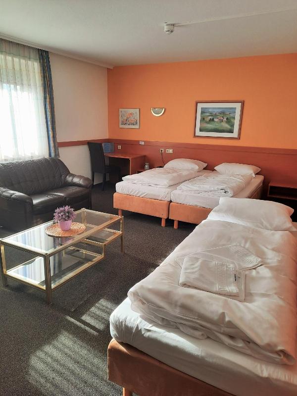 Quadruple Room image 2