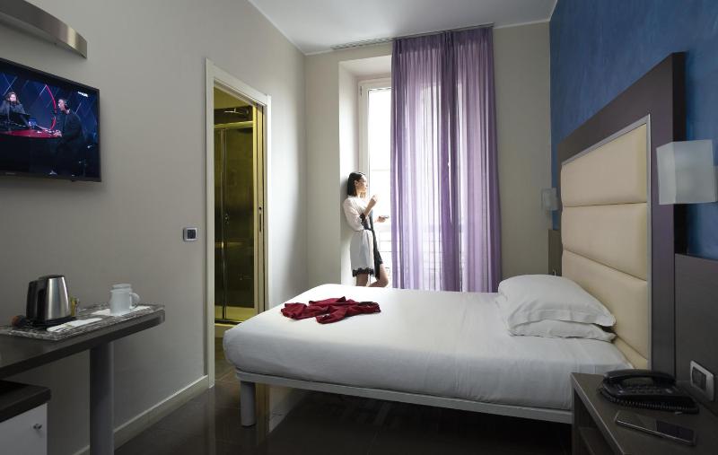 Single Room with Small Double Bed image 3