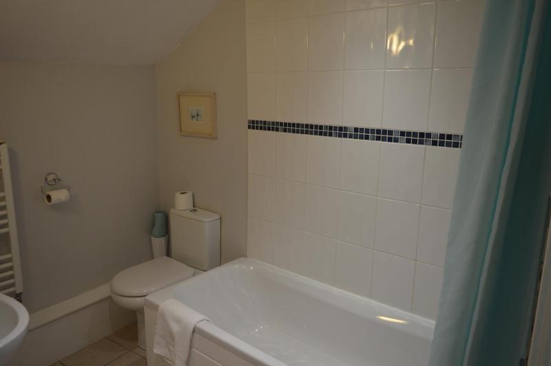 Small Double Room image 3