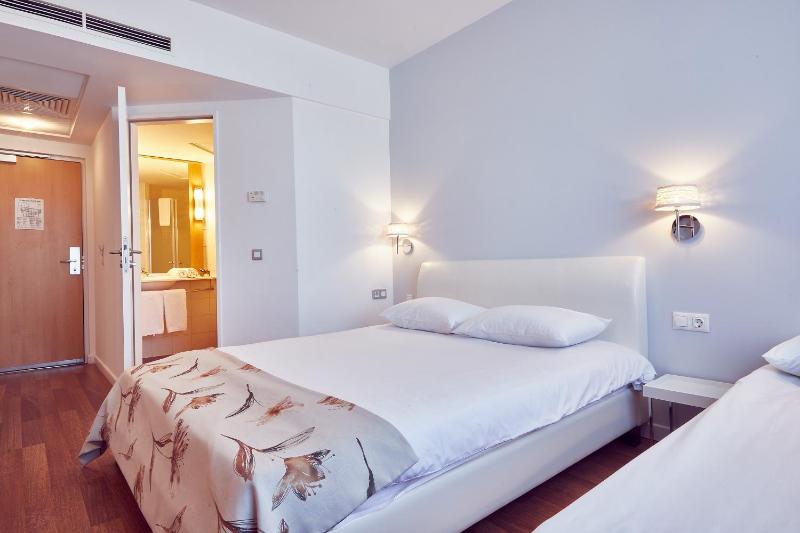 Superior Double Room with extendable armchair image 2