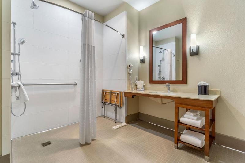 Queen Room with Two Queen Beds - Accessible/Non-Smoking  image 3