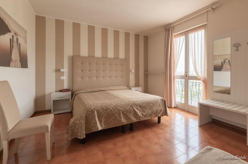 Double or Twin Room image 4