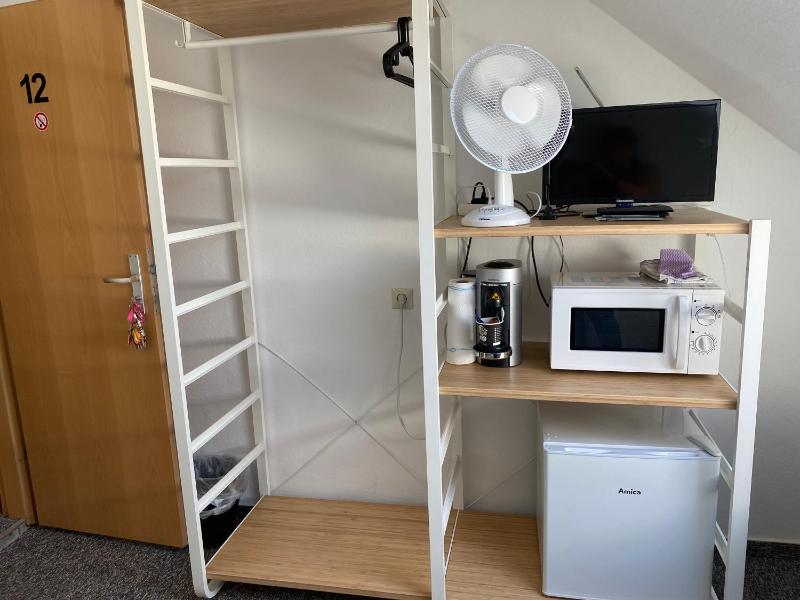 Standard Single Room with Shared Bathroom image 2