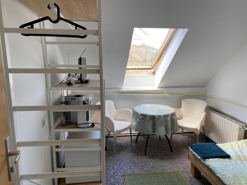 Standard Single Room with Shared Bathroom image 3