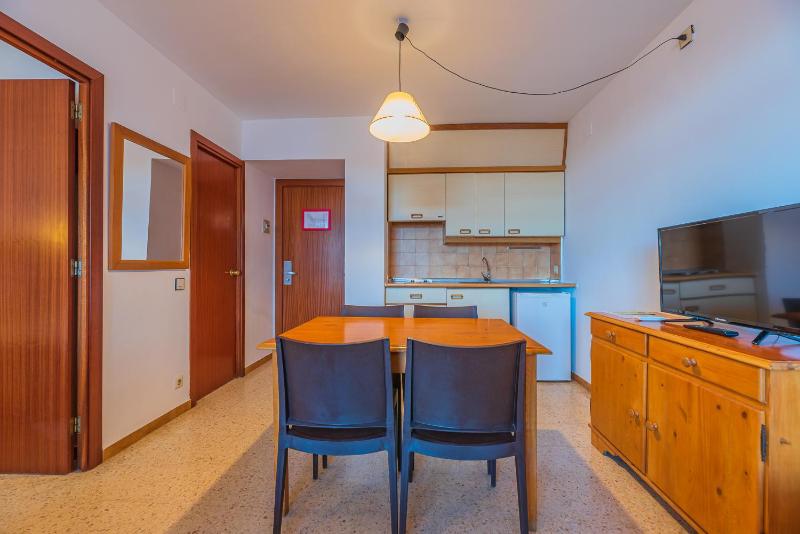One-Bedroom Apartment (2 Adults + 1 Child) image 4