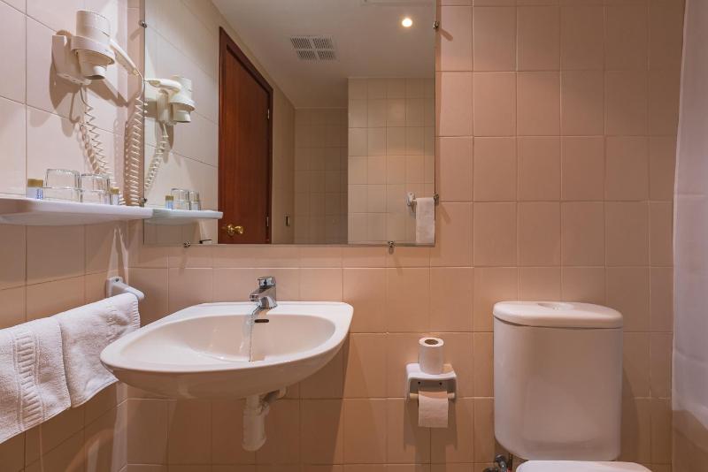 One-Bedroom Apartment (2 Adults + 1 Child) image 2
