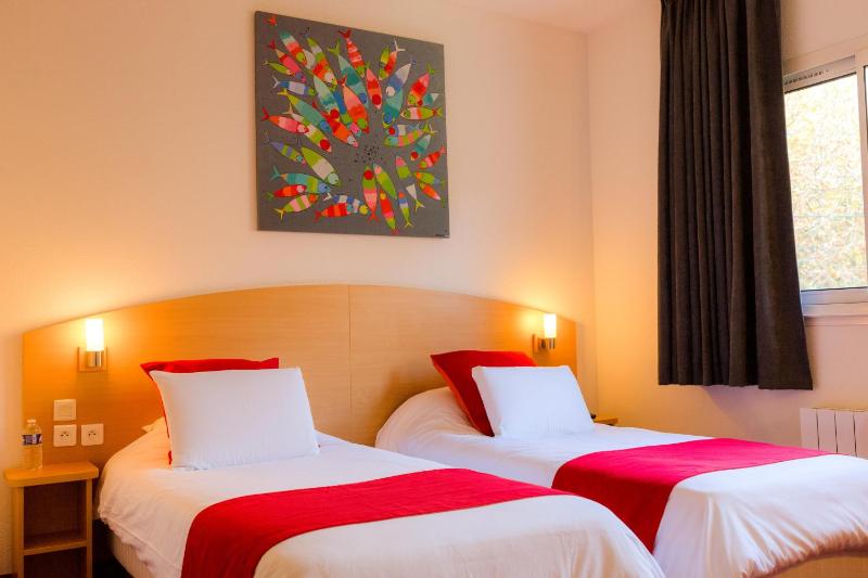 Twin Room image 1