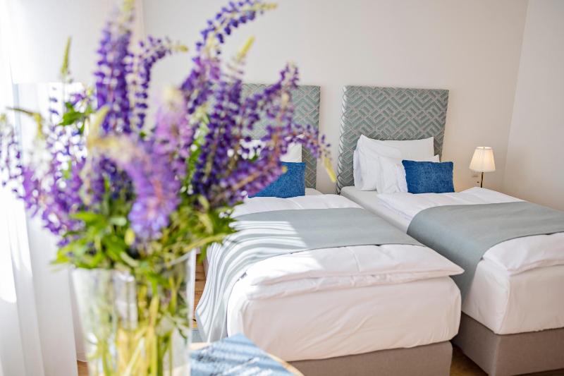 Classic Double Room image 4