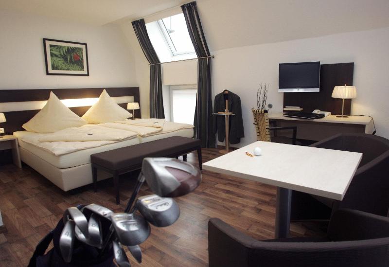 Business Double Room image 3
