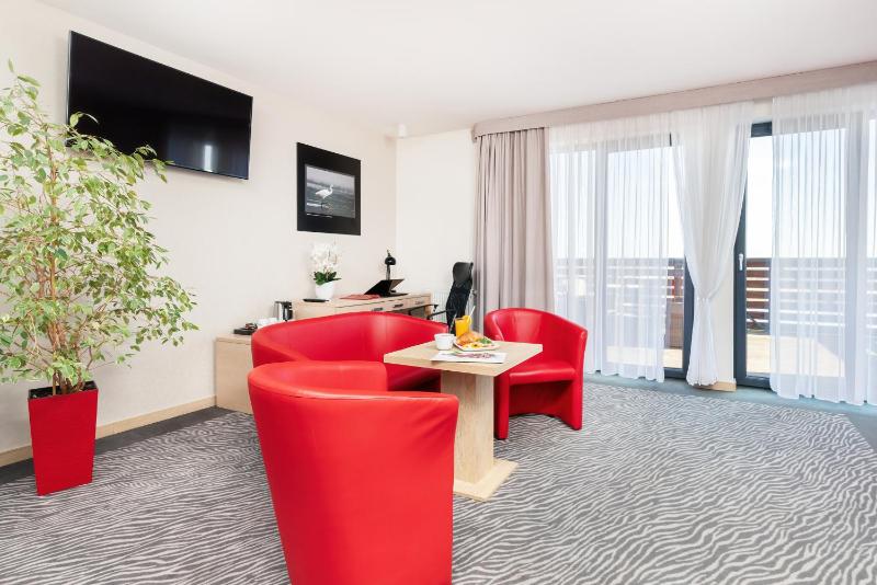 Deluxe Double Room with River View image 4