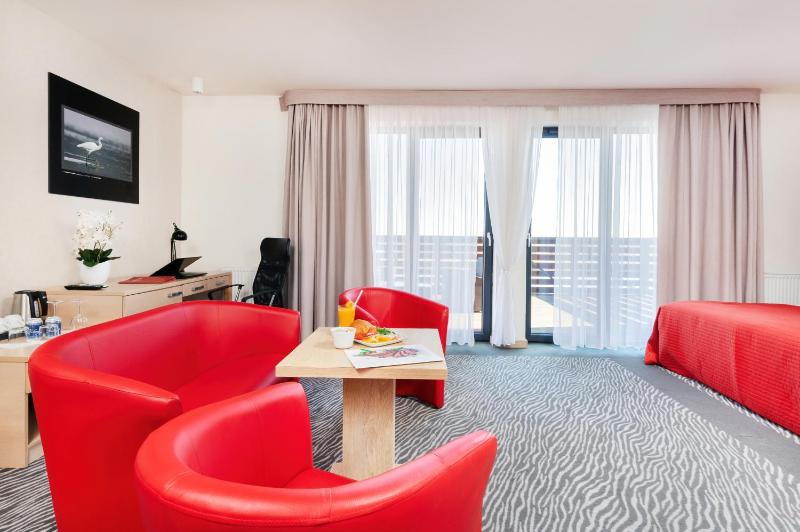 Deluxe Double Room with River View image 3