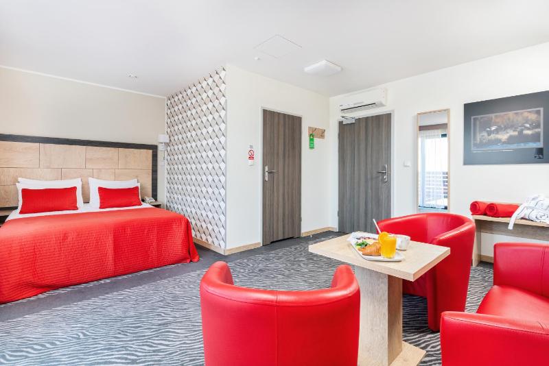 Deluxe Double Room with River View image 2